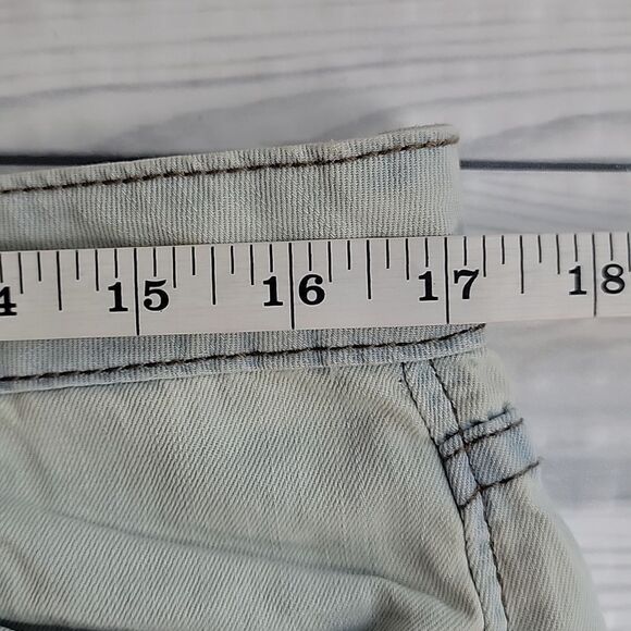 Calvin Klein lightwash jean shorts Women's Size 10 - Picture 10 of 12